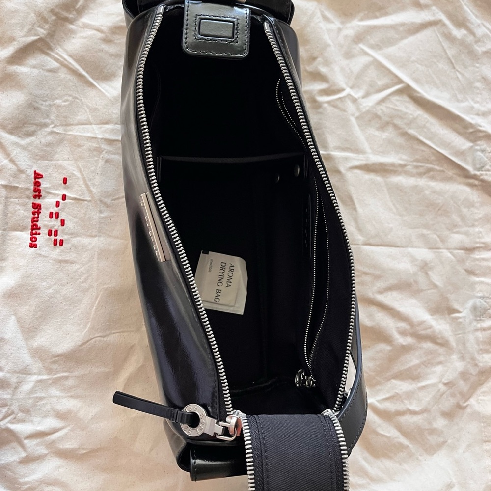 Aest Studios Capture Medium Sling Bag with Crossbody Strap included - Picture 10 of 11